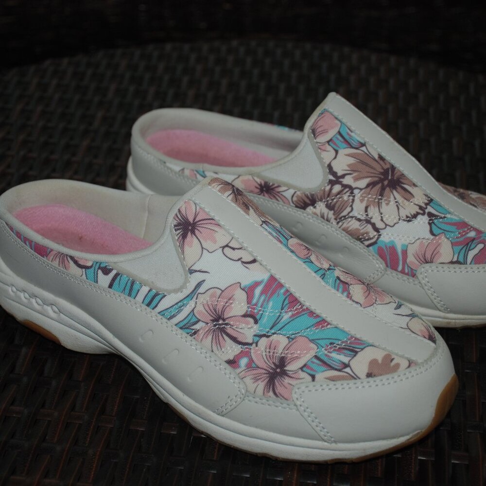 NWOT Easy Spirit Spring Print Clogs/Mules